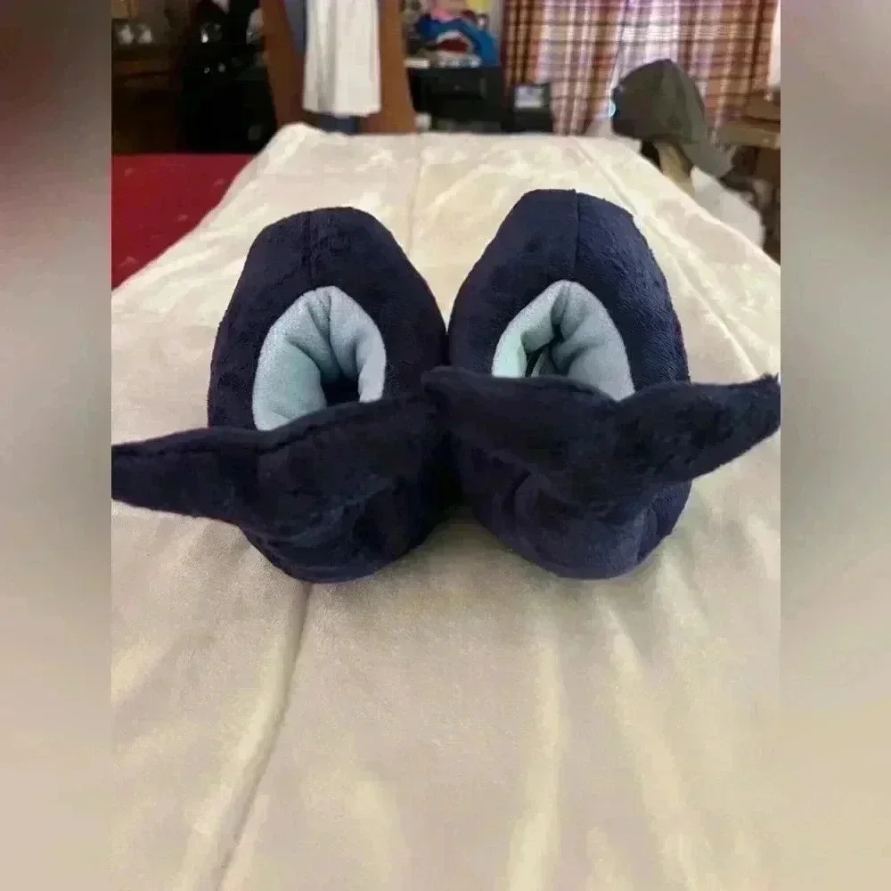 Kids Size Large (11/12) Vineyard Vines Whale Slippers